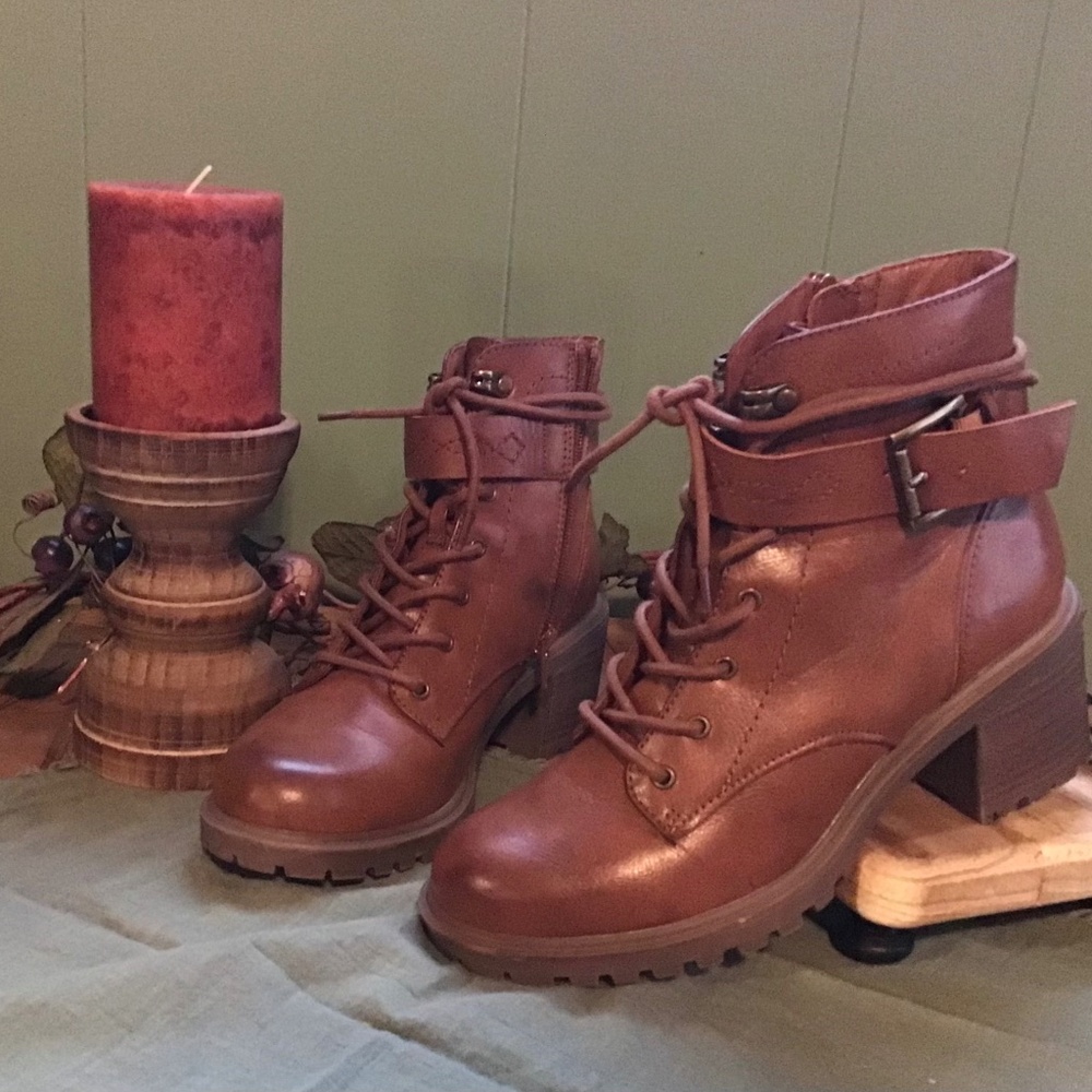 New Frye & Co. Axle Lace Up Booties